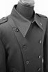 胸元のボタンをすべて締めると旧ドイツ軍(ナチスドイツ)の将校が着ていたコートのイメージ。