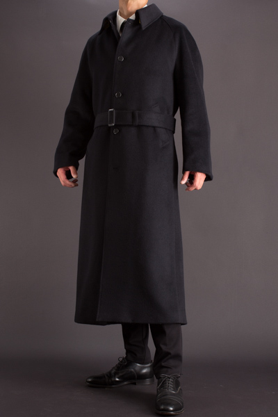 ビジネスにも使える長いコート