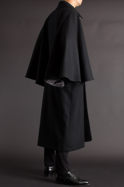 ビジネスにも使える長いコート