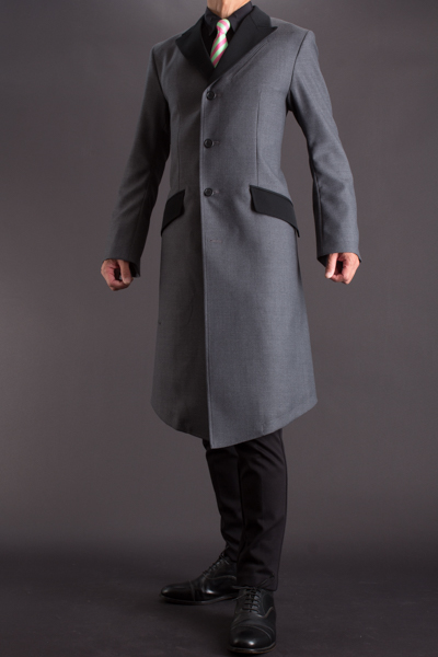 長い着丈の黒い白衣